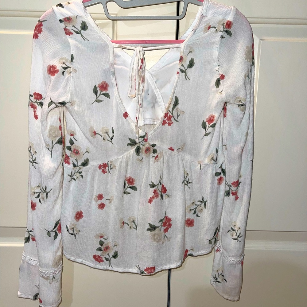 WHITE FLORAL BLOUSE